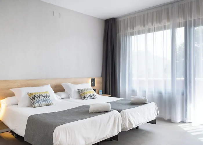 Hotel Checkin Montserrat 4*