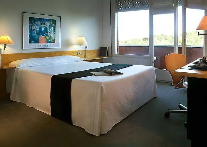 Hotel Checkin Montserrat 4*