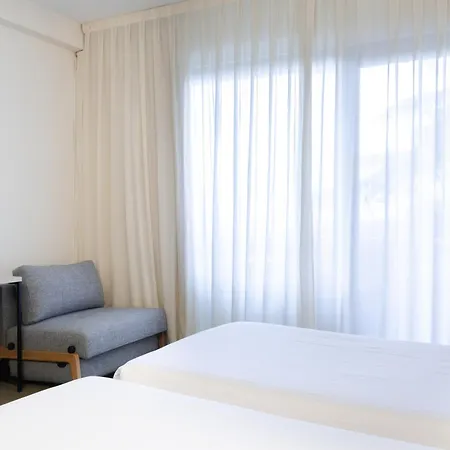 Hotel Checkin Montserrat 4*