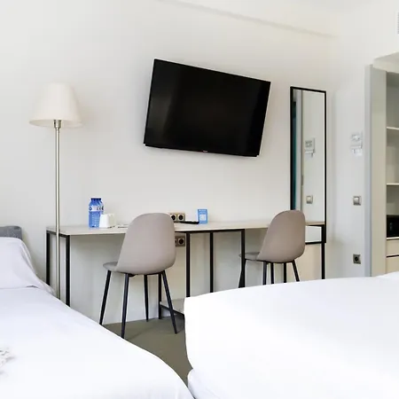 Hotel Checkin Montserrat 4*