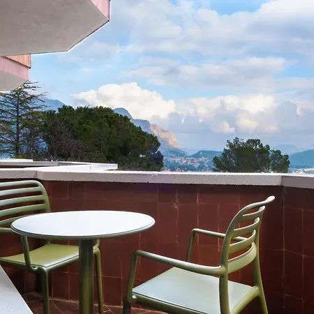 Checkin Montserrat 4* コリュバト