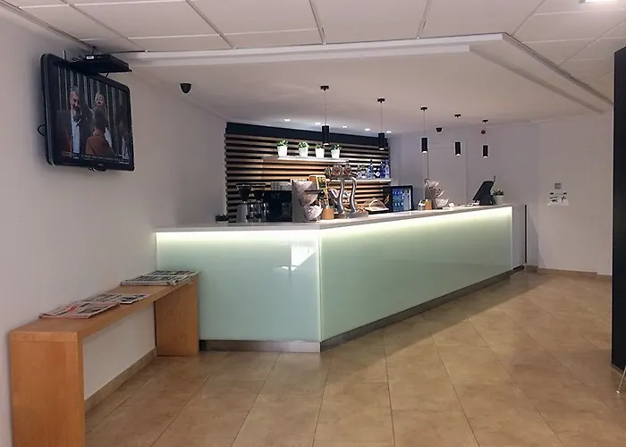 Checkin Montserrat 酒店 科尔百托